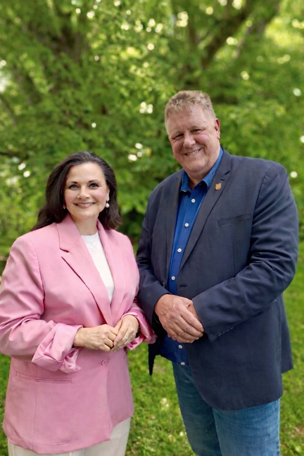 B�rgermeister Antonius Pohlmann bedankt sei bei Gitta Connemann (MdB)