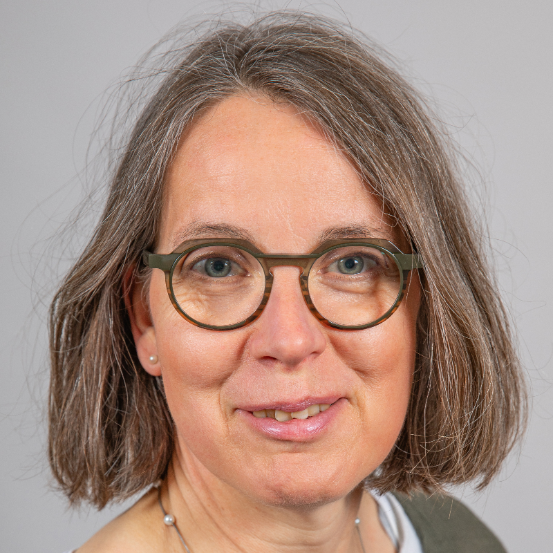  Stephanie Albers