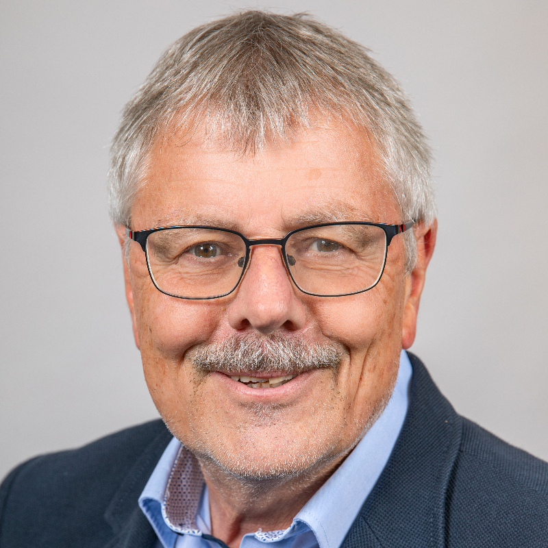 Dr. Andreas Eiynck